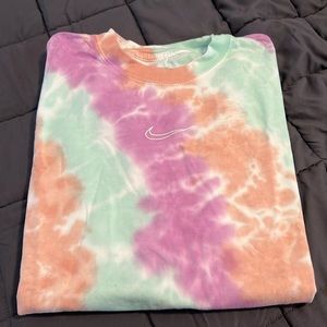 Nike tee. Multi colored. Unisex small. Used but like new.